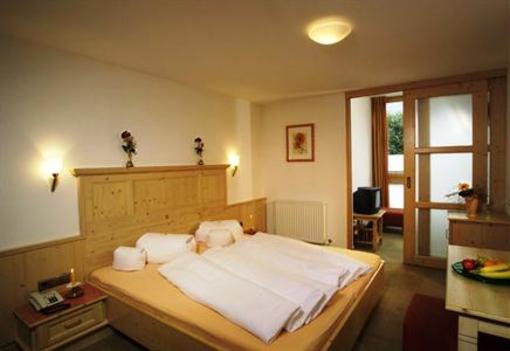 фото отеля Zum Hirschen Hotel Langenfeld