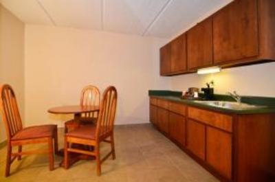 фото отеля BEST WESTERN West Hills Inn