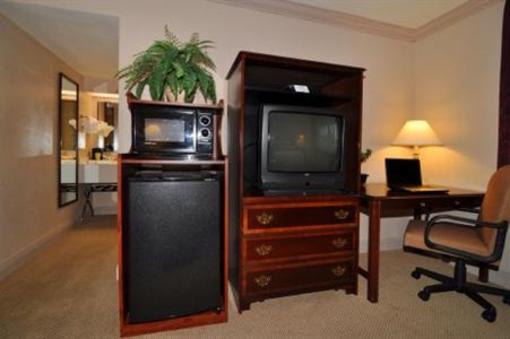 фото отеля BEST WESTERN Royal Host Inn