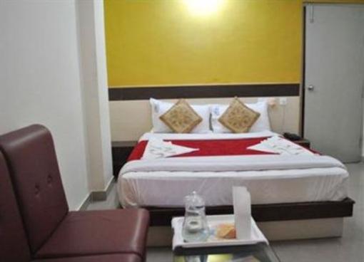 фото отеля Aishwarya Residency