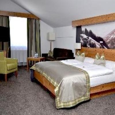 фото отеля Hotel Goldener Adler Wattens