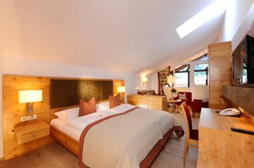 фото отеля Hotel Goldener Adler Wattens