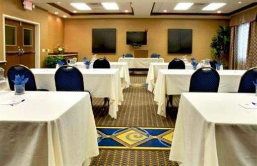 фото отеля Holiday Inn Express Hotel & Suites Energy Corridor Houston