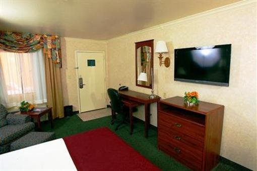 фото отеля Best Western Plus InnSuites Tucson Foothills Hotel & Suites