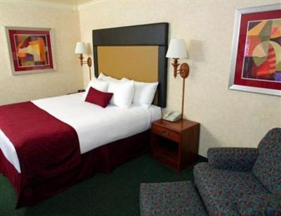 фото отеля Best Western Plus InnSuites Tucson Foothills Hotel & Suites