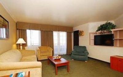фото отеля Best Western Plus InnSuites Tucson Foothills Hotel & Suites