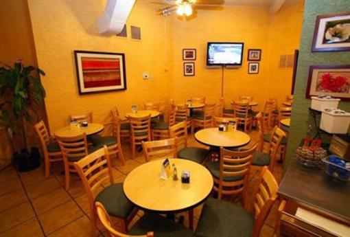 фото отеля Best Western Plus InnSuites Tucson Foothills Hotel & Suites