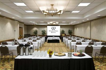 фото отеля Doubletree Club Dallas - Farmer's Branch