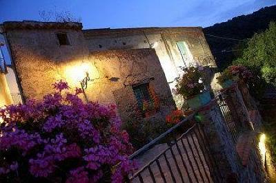 фото отеля Borgo San Francesco Bed & Breakfast Gioiosa Marea