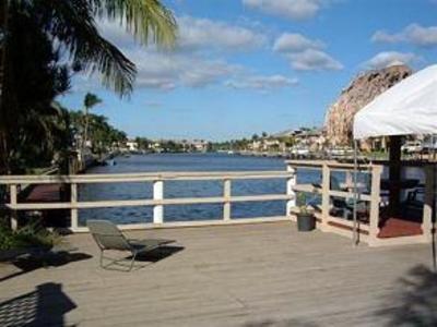 фото отеля Hideaway Waterfront Resort & Hotel