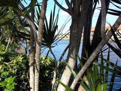 фото отеля Hideaway Waterfront Resort & Hotel