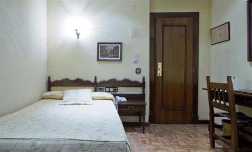 фото отеля Hotel R. Castellano III
