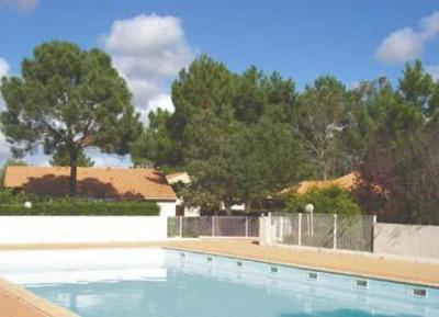 фото отеля Lagrange Classic Le Hameau des Pins et Le Clos du Chene Vert