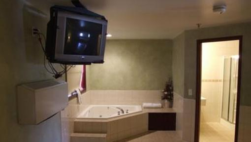 фото отеля Wolfclan Hotel