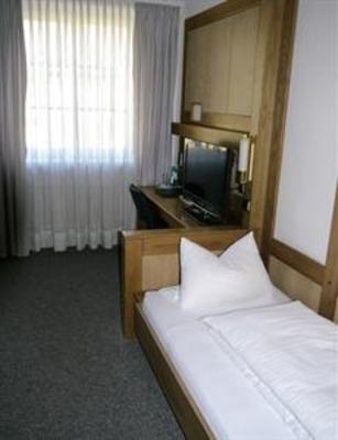 фото отеля Hotel Bayerischer Hof Burghausen