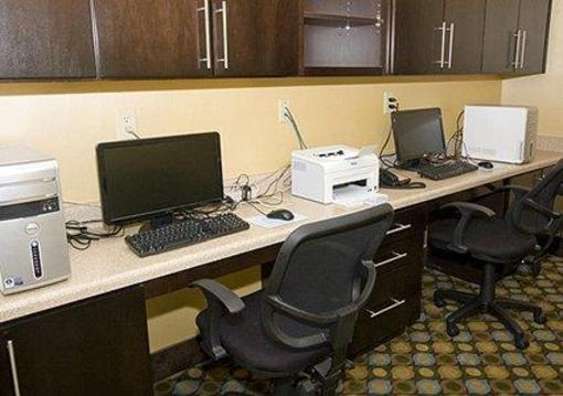 фото отеля Comfort Suites Orlinda