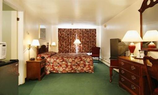 фото отеля Travelers Inn Brunswick (Maine)