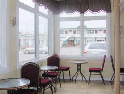 фото отеля Travelers Inn Brunswick (Maine)