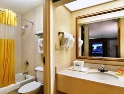 фото отеля Days Inn and Suites Savannah Gateway