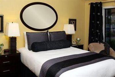 фото отеля Sea Breeze Inn & Cottages