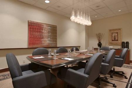 фото отеля Hilton Woodland Hills