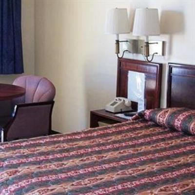 фото отеля Mohican Little Brown Inn
