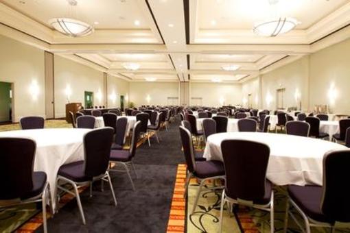 фото отеля Crowne Plaza Hotel New Orleans Airport