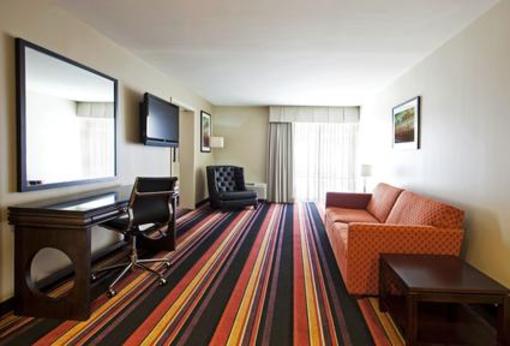 фото отеля Crowne Plaza Hotel New Orleans Airport