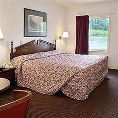 фото отеля Travelers Inn and Suites Forest City