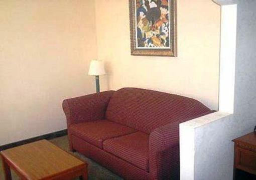 фото отеля Econo Lodge Inn & Suites Diamondhead