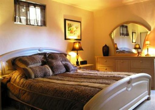 фото отеля Topanga Canyon Inn Bed and Breakfast