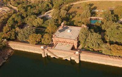 фото отеля WelcomHeritage Balsamand Lake Palace Hotel Jodhpur