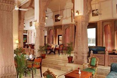 фото отеля WelcomHeritage Balsamand Lake Palace Hotel Jodhpur