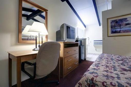 фото отеля Americas Best Value Inn - Niantic East Lyme