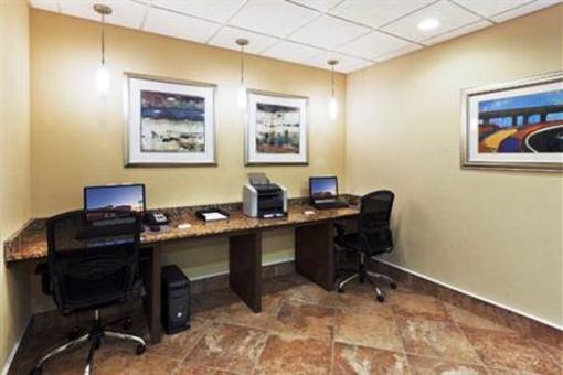 фото отеля Holiday Inn Express Suites Wolfforth