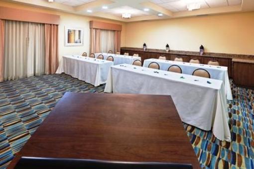 фото отеля Holiday Inn Express Suites Wolfforth