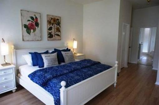 фото отеля Lucaya Village by CND Holiday Homes