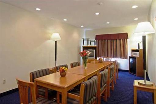 фото отеля Americas Best Value Inn & Suites-Bush Int'l Airport