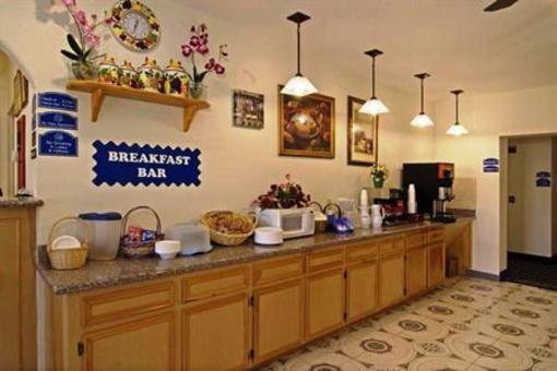 фото отеля Americas Best Value Inn & Suites-Bush Int'l Airport
