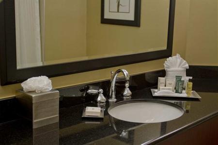 фото отеля Hilton Charlotte Executive Park