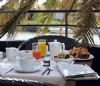 фото отеля Hotel Canal Aigues-Mortes