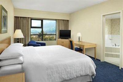 фото отеля Four Points by Sheraton Vancouver Airport