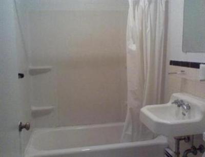 фото отеля Red Carpet Inn Ashford