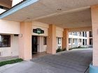 фото отеля Hallmark Inn & Suites