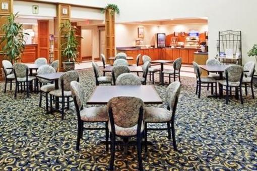 фото отеля Holiday Inn Express Bucyrus
