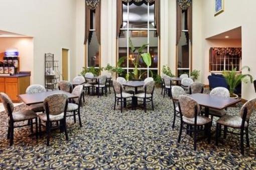 фото отеля Holiday Inn Express Bucyrus