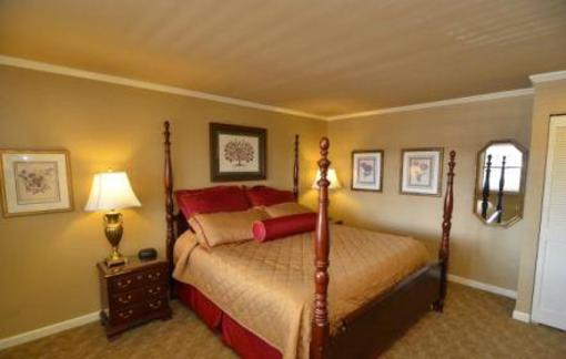 фото отеля Pine Barn Inn