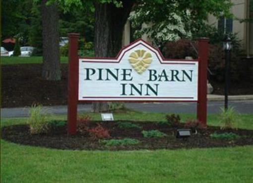 фото отеля Pine Barn Inn