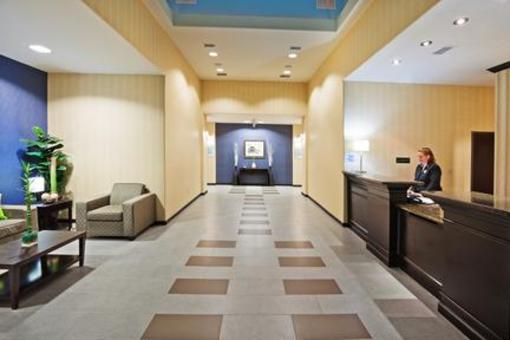 фото отеля Holiday Inn Express Hotel & Suites Okmulgee