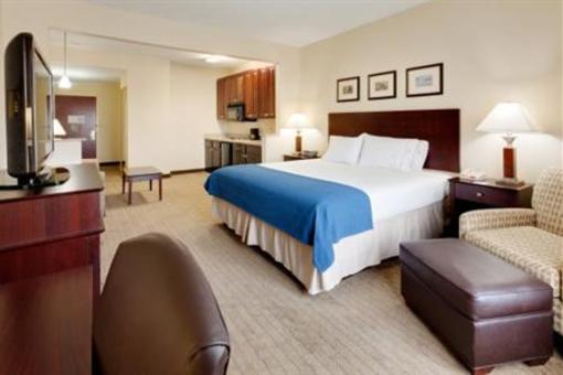 фото отеля Holiday Inn Express Hotel & Suites East Brunswick